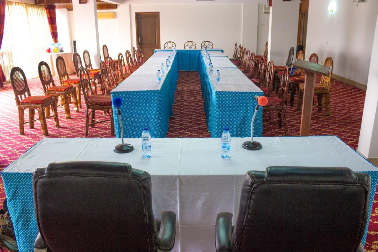 Hotel Azur Yaoundé Extérieur photo
