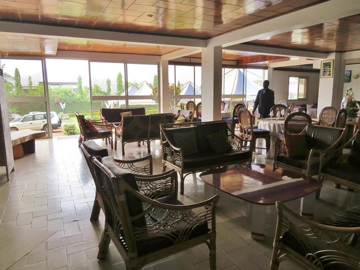 Hotel Azur Yaoundé Extérieur photo