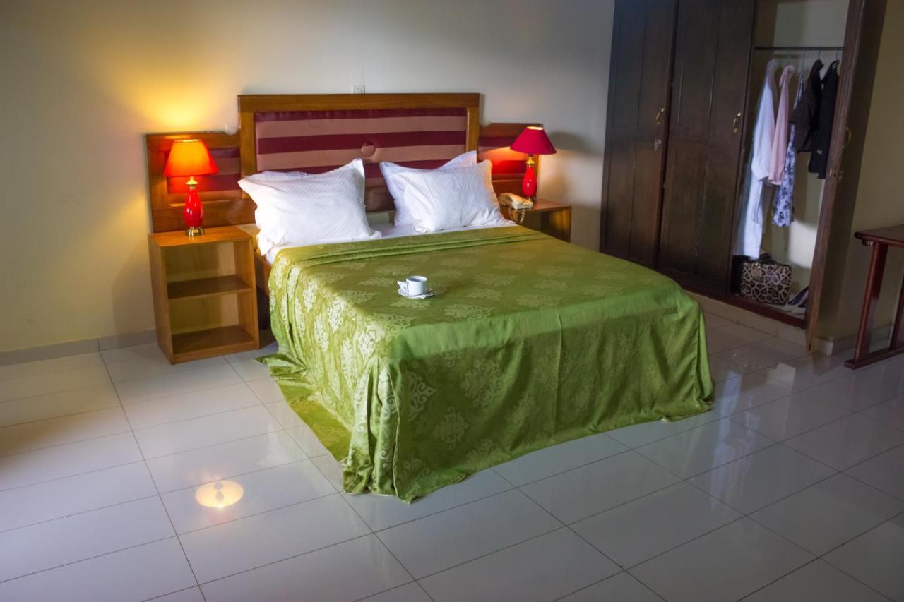 Hotel Azur Yaoundé Extérieur photo