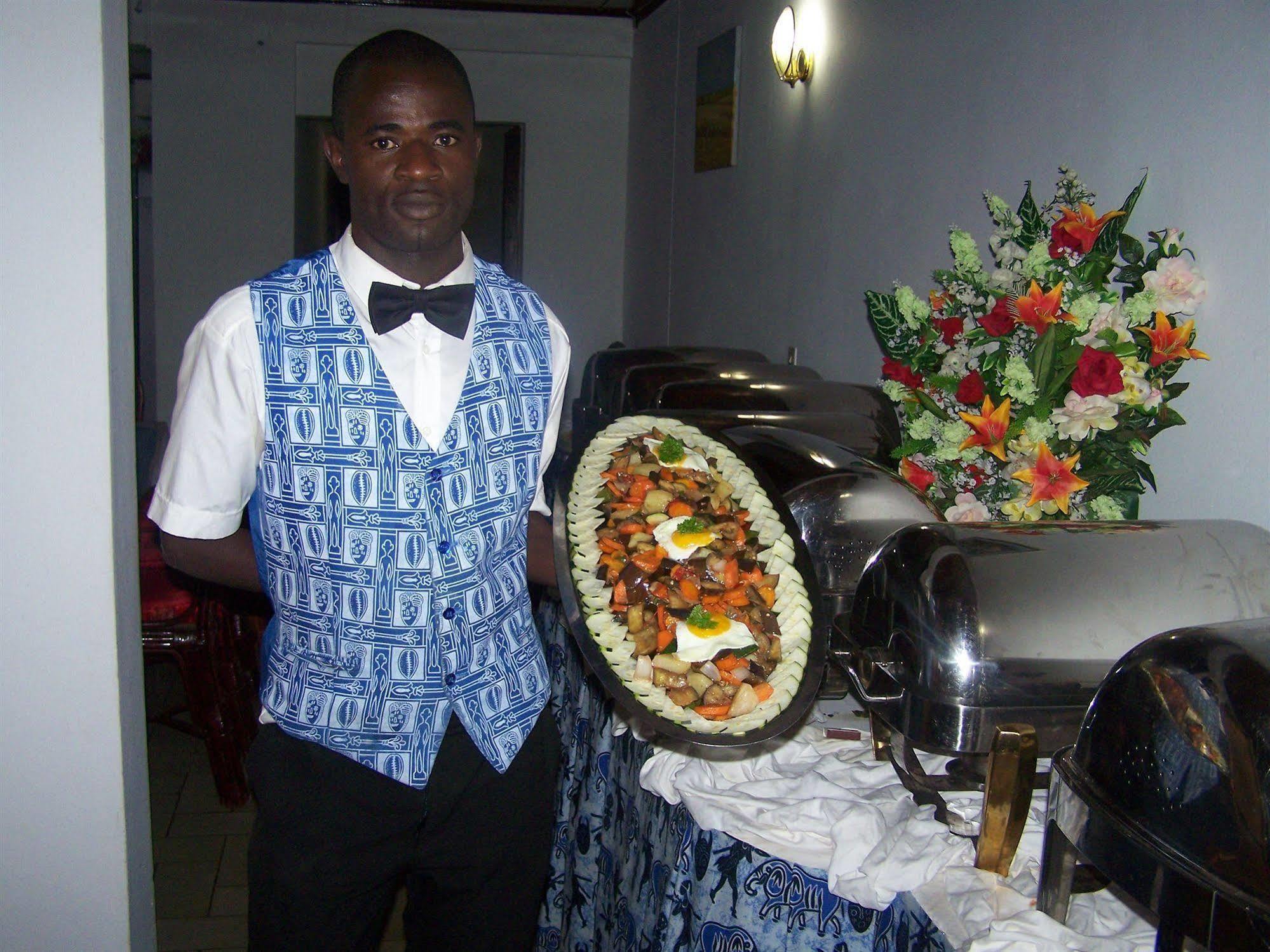 Hotel Azur Yaoundé Extérieur photo
