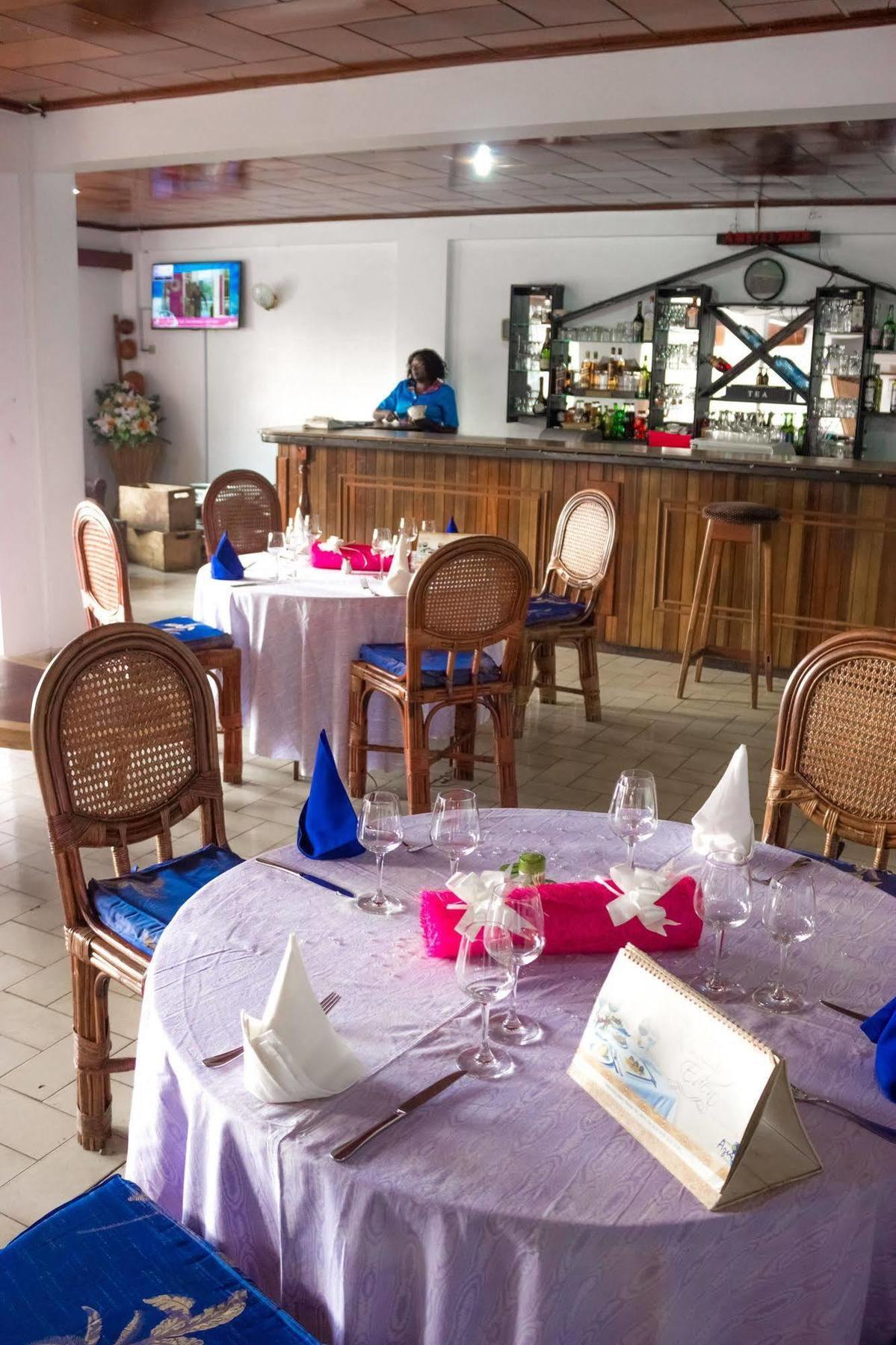 Hotel Azur Yaoundé Extérieur photo