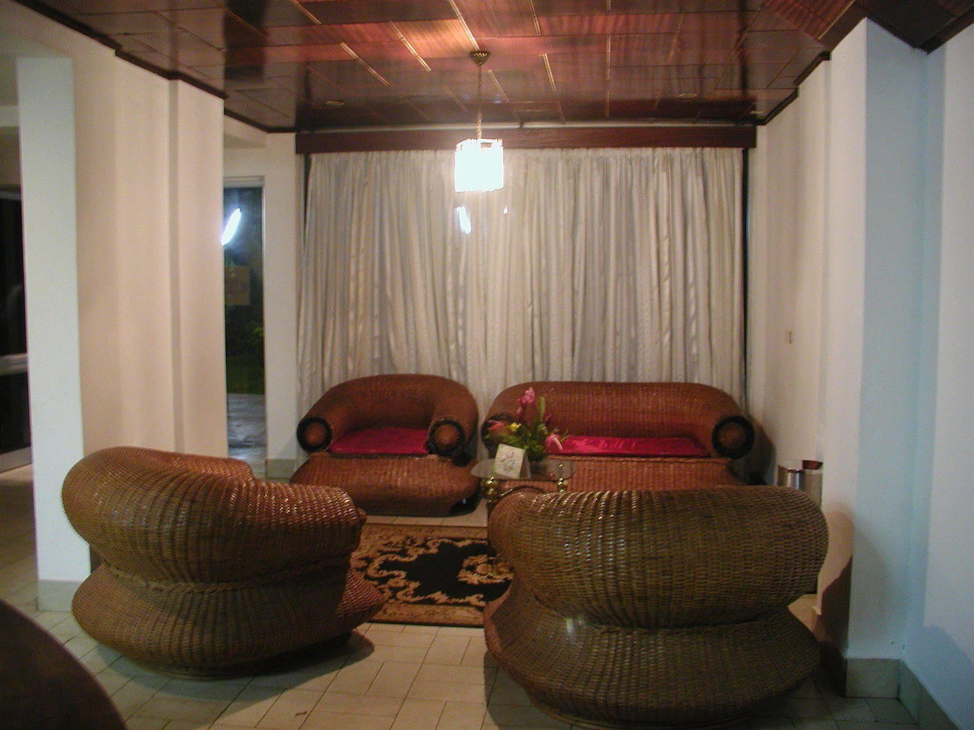 Hotel Azur Yaoundé Extérieur photo