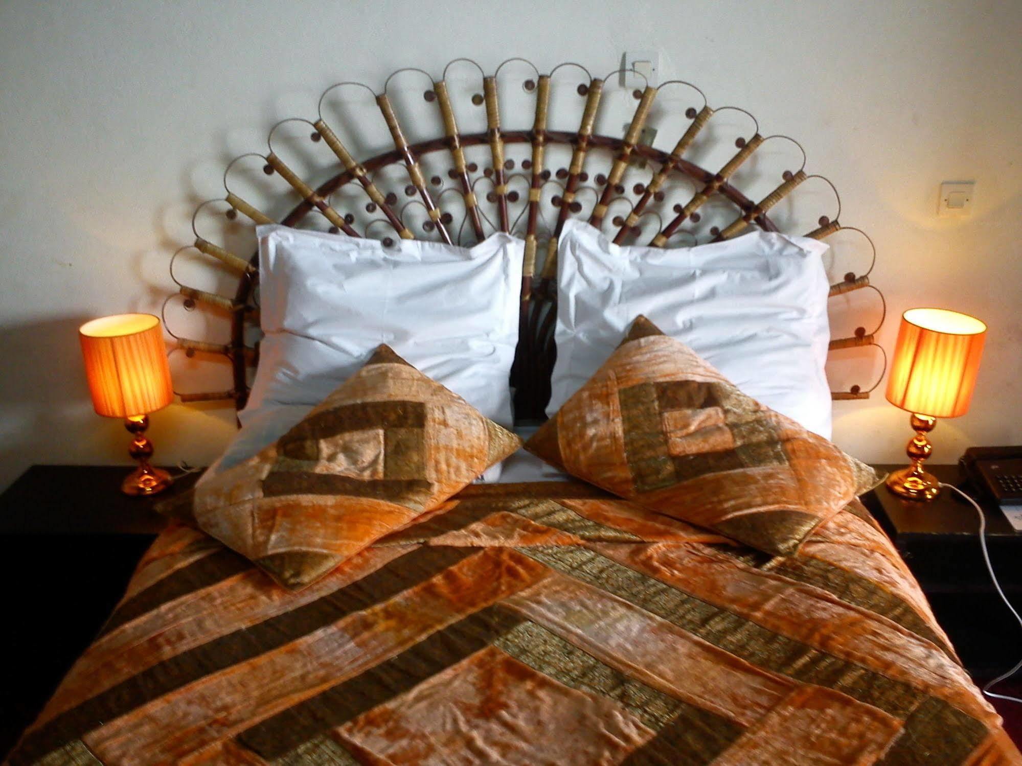 Hotel Azur Yaoundé Extérieur photo