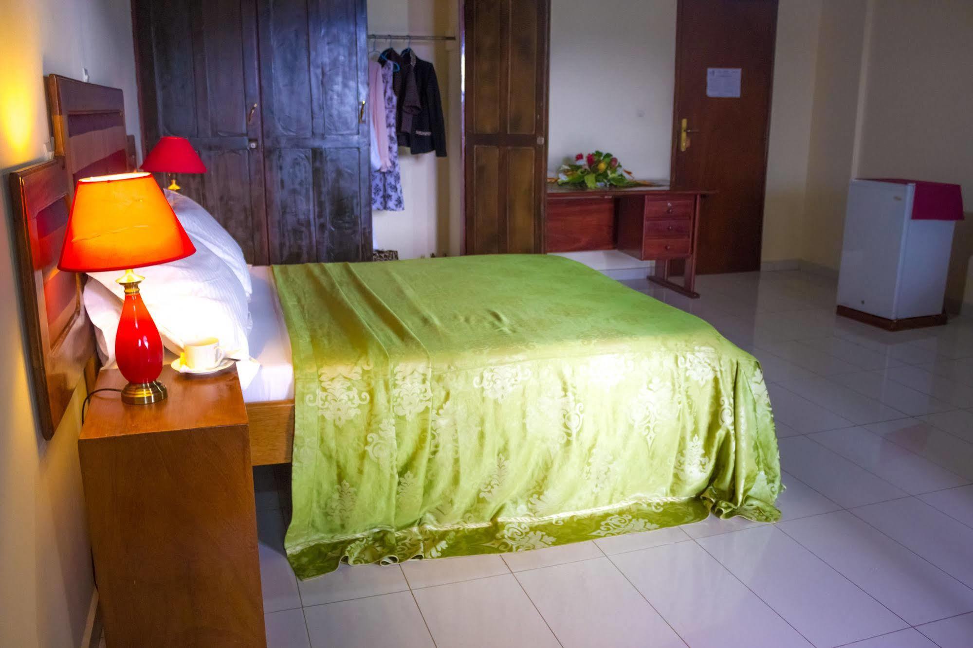 Hotel Azur Yaoundé Extérieur photo